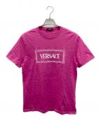 VERSACEヴェルサーチ）の古着「ロゴ刺繍Tシャツ」｜ピンク