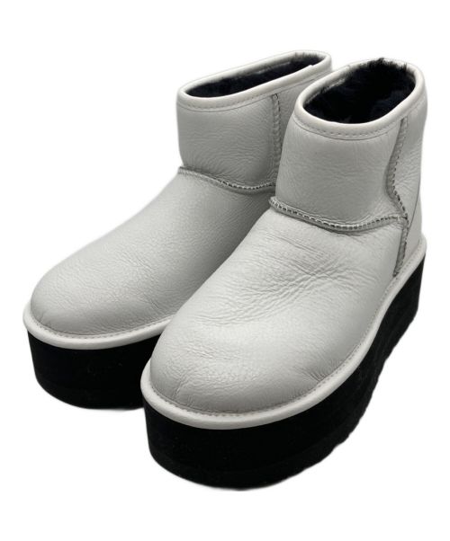 UGG（アグ）UGG (アグ) CLASSIC MINI PLATFORM ホワイト サイズ:24の古着・服飾アイテム