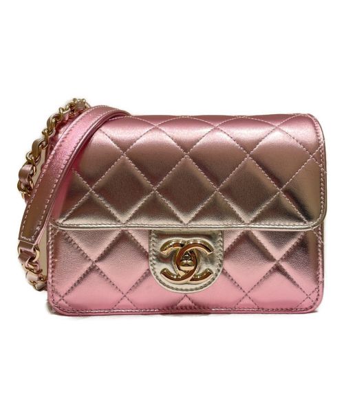 CHANEL（シャネル）CHANEL (シャネル) ミニマトラッセフラップバッグ18 メタリック  ゴールド/ピンク サイズ:18の古着・服飾アイテム