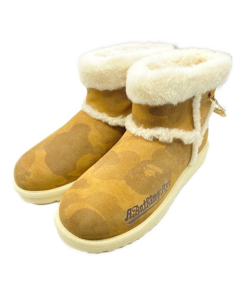 A BATHING APE（アベイシングエイプ）A BATHING APE (アベイシングエイプ) UGG (アグ) BAPE CLASSIC MINI M ブラウン サイズ:US9 未使用品の古着・服飾アイテム