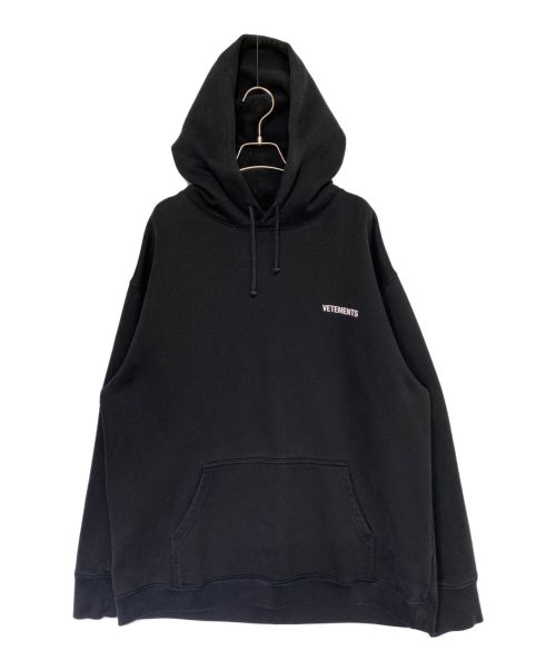 VETEMENTS（ヴェトモン）VETEMENTS (ヴェトモン) オーバーサイズロゴパーカー ブラック サイズ:Lの古着・服飾アイテム