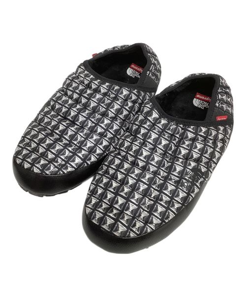 SUPREME（シュプリーム）Supreme (シュプリーム) THE NORTH FACE (ザ ノース フェイス) Studded Traction Mule ホワイト×ブラック サイズ:29cmの古着・服飾アイテム