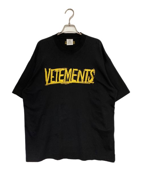 VETEMENTS（ヴェトモン）VETEMENTS (ヴェトモン) ワールドツアーロゴプリントTシャツ ブラック サイズ:XSの古着・服飾アイテム