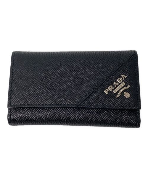 PRADA（プラダ）PRADA (プラダ) SAFFIANO LEATHER KEY CASE(サフィアーノレザーキーケース) ブラックの古着・服飾アイテム