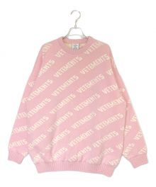 VETEMENTS（ヴェトモン）の古着「LUREX MONOGRAM SWEATER」｜ピンク