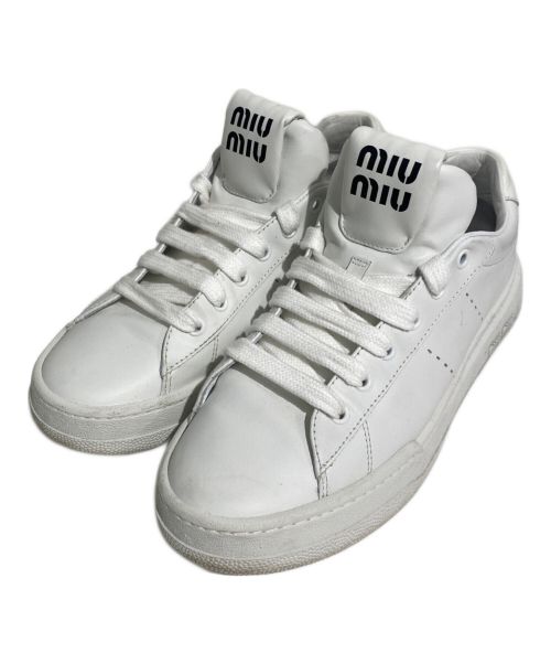 MIU MIU（ミュウミュウ）MIU MIU (ミュウミュウ) Logo sneakers(ロゴスニーカー) ホワイト サイズ:26.5の古着・服飾アイテム