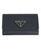 PRADAプラダ）の古着「SAFFIANO LEATHER KEY CASE(サフィアーノレザーキーケース)」｜ブラック