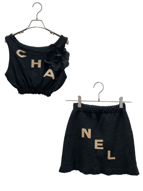 CHANEL（シャネル）CHANEL (シャネル) カメリアブローチロゴセットアップ ブラック×ベージュ サイズ:34の古着・服飾アイテム