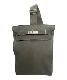 HERMES（エルメス）の古着「アッカド GM/シルバー金具/トゴ/ヴェール ドゥ グリ/カーキ/グリーン系/U刻印」｜カーキ