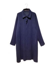 HOMME PLISSE ISSEY MIYAKE（オムプリッセ イッセイ ミヤケ）の古着「Pleats Stencil Collar Coat（プリーツステンカラーコート）」｜ネイビー