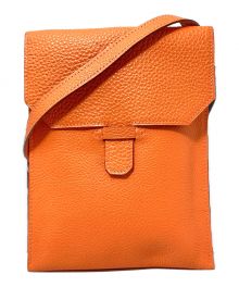 HERMES（エルメス）の古着「Leather Square Shoulder Pouch（レザースクエアショルダーポーチ）」｜オレンジ