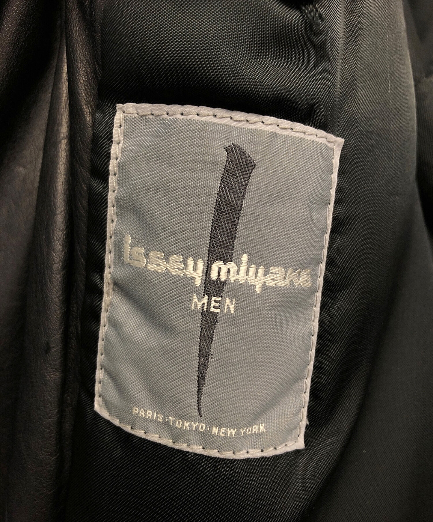 ISSEY MIYAKE (イッセイミヤケ) レザージャケット ブラック サイズ:M