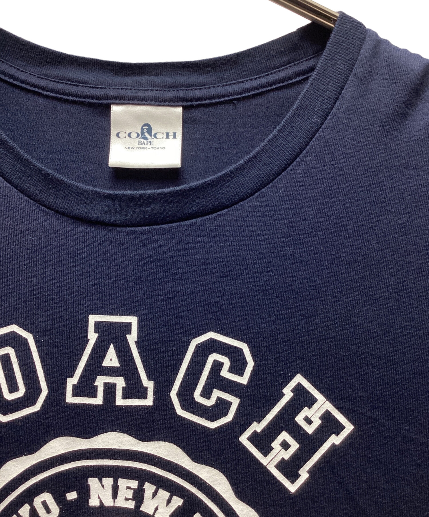 中古・古着通販】COACH (コーチ) BAPE BY A BATHING APE (ベイプバイアベイシングエイプ) プリントTシャツ ネイビー サイズ:L｜ブランド・古着通販  トレファク公式【TREFAC FASHION】スマホサイト