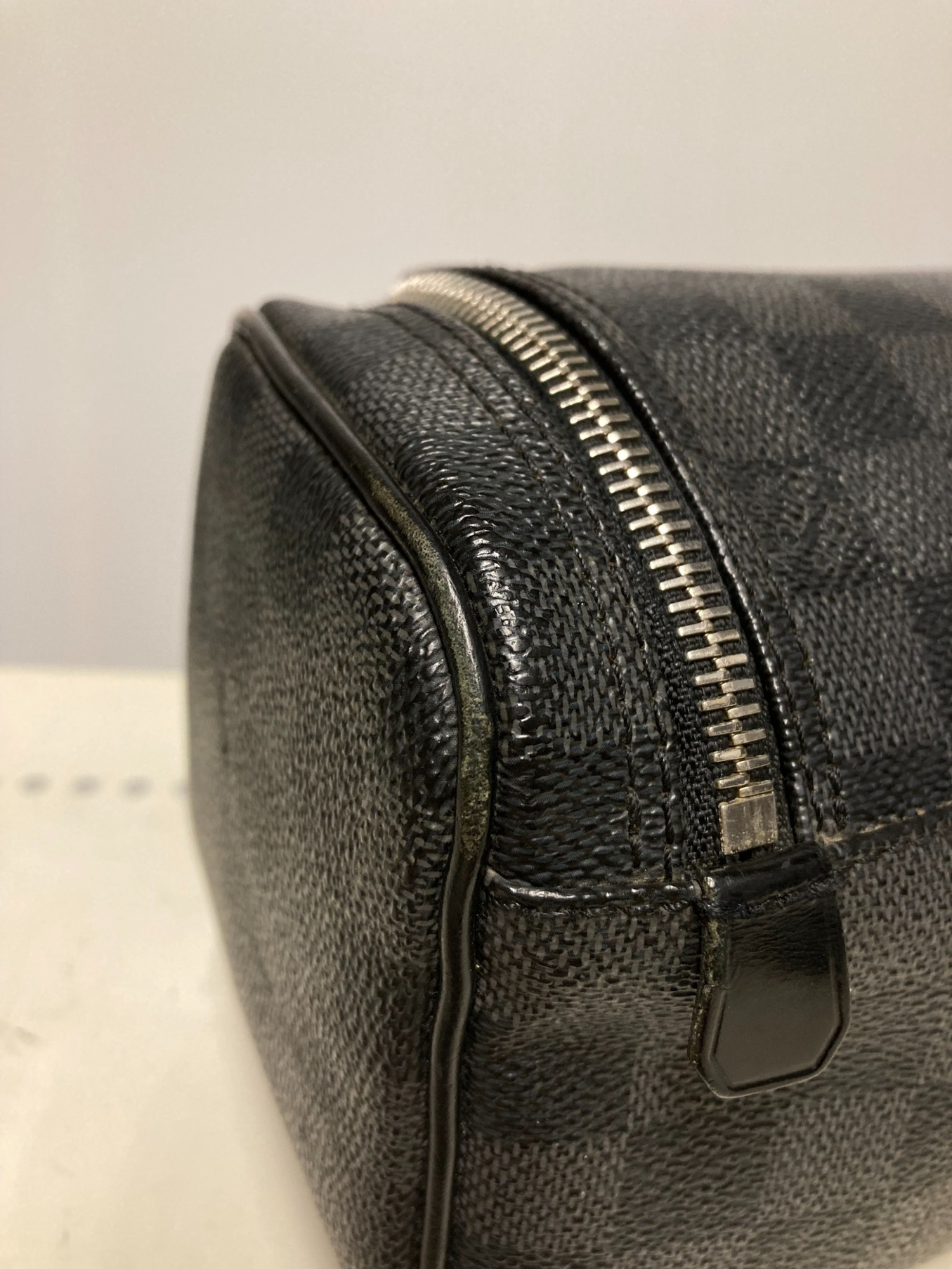 中古・古着通販】LOUIS VUITTON (ルイ ヴィトン) トワレ・ポーチ ダミエ・グラフィット ブラック｜ブランド・古着通販  トレファク公式【TREFAC FASHION】スマホサイト