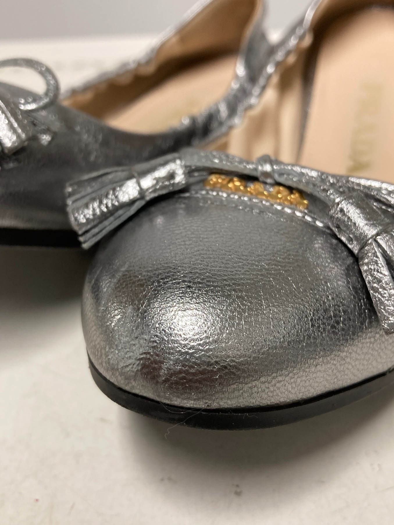 中古・古着通販】PRADA (プラダ) レザーフラットパンプス シルバー