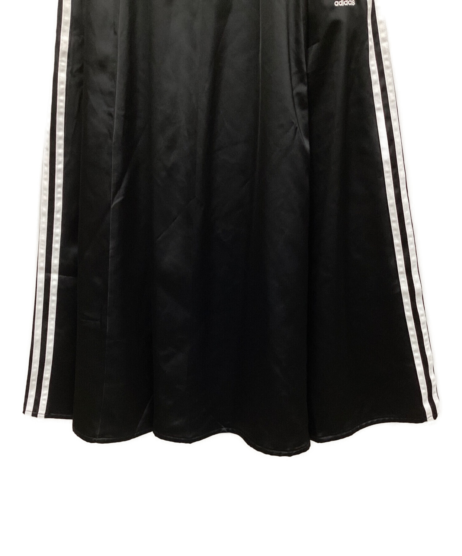 adidas Originals (アディダスオリジナル) ロングサテンスカート ブラック×ホワイト サイズ:M