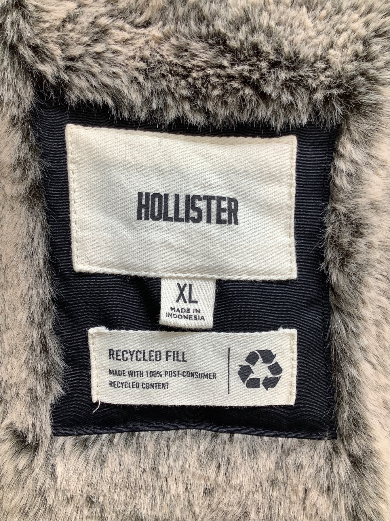 ★Hollister Post-Consumer Fill繊維ダウンジャケット