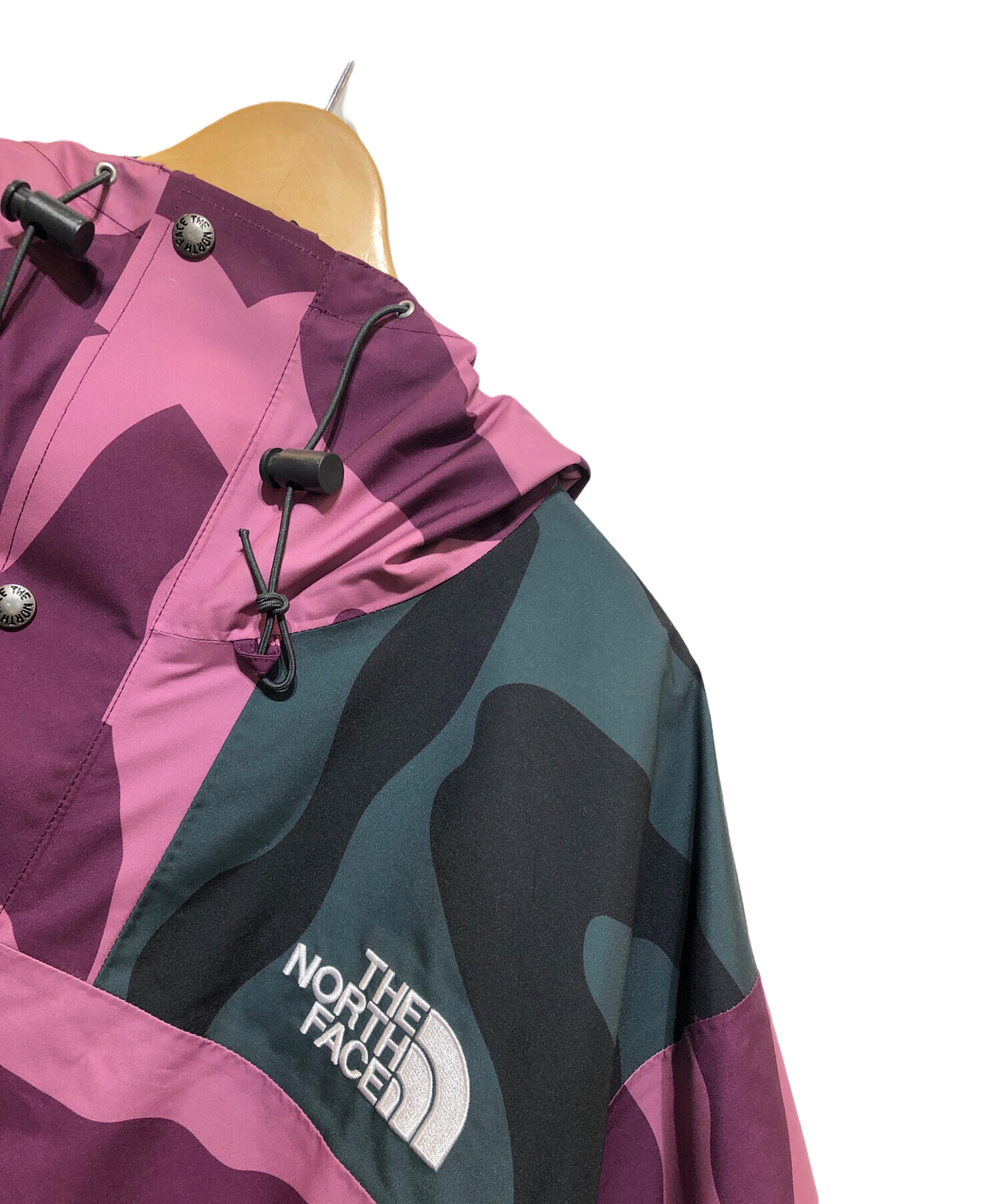 中古・古着通販】THE NORTH FACE×KAWS (ノースフェイス×カウズ) マウンテンパーカー パープル サイズ:L 未使用品｜ブランド・古着通販  トレファク公式【TREFAC FASHION】スマホサイト