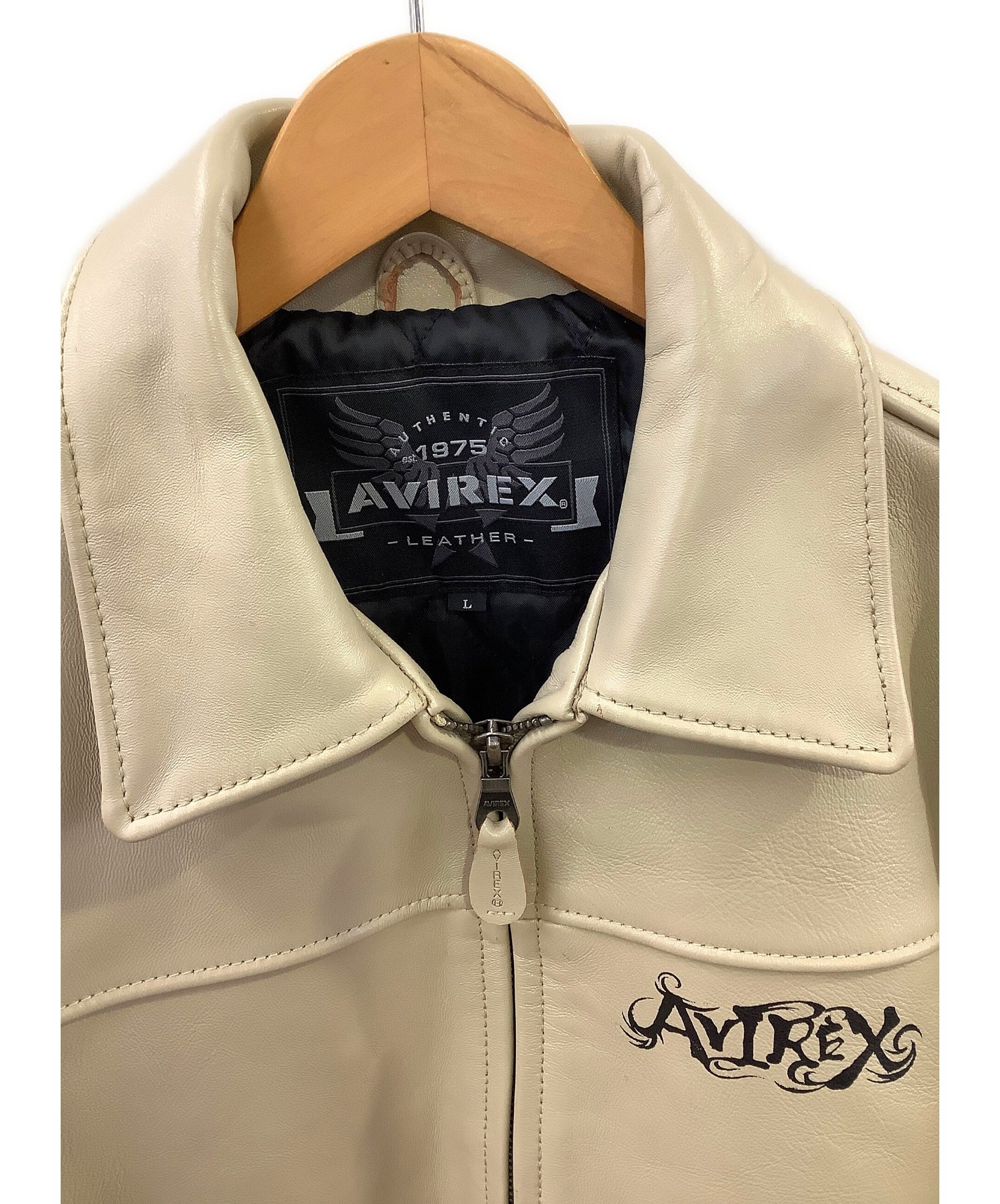 AVIREX (アヴィレックス) レザージャケット ベージュ サイズ:Lサイズ 羊革 6191044 ハンドペイント 150着限定 シリアルナンバー入り
