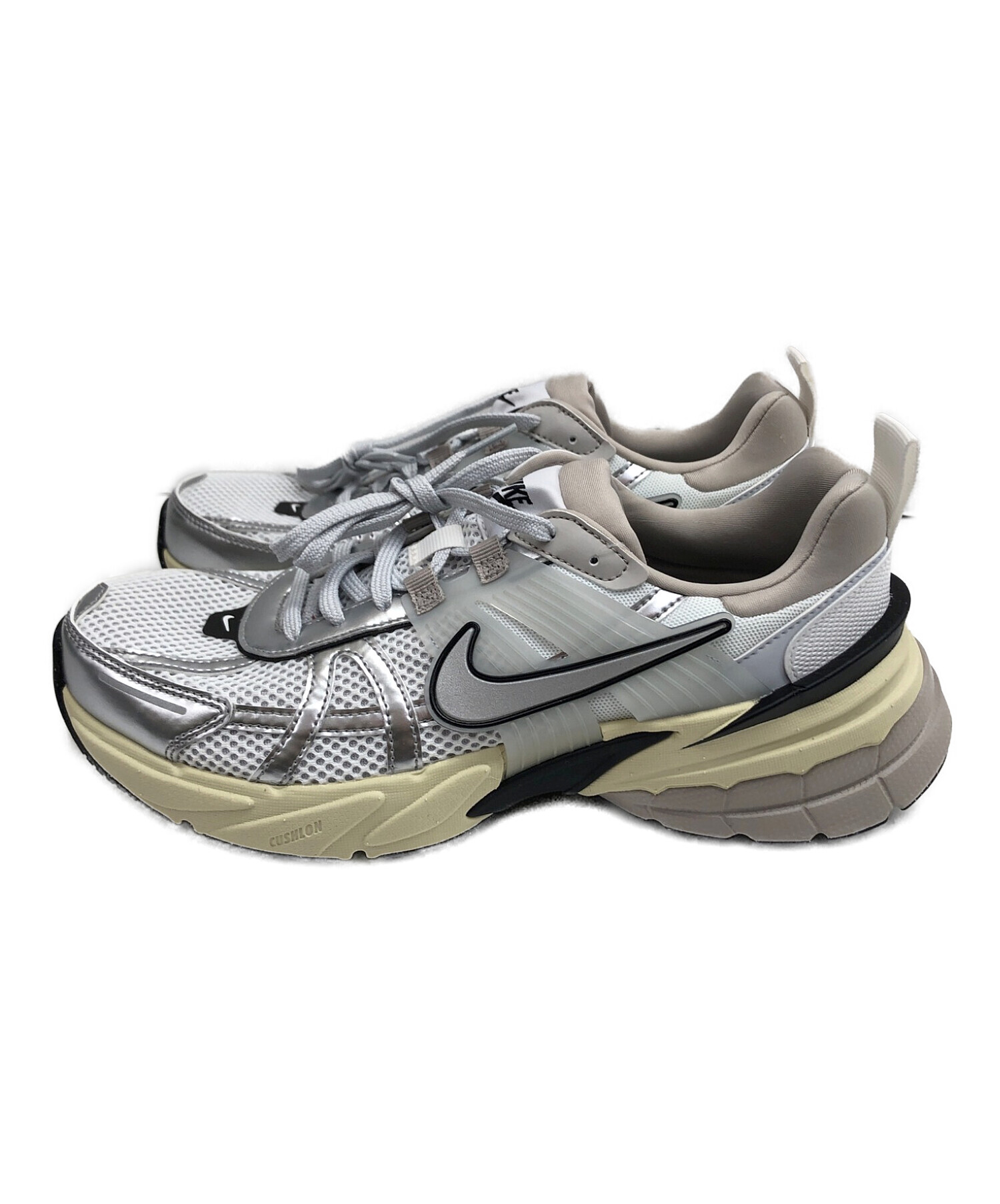 中古・古着通販】NIKE (ナイキ) スニーカー シルバー サイズ:26.5 未