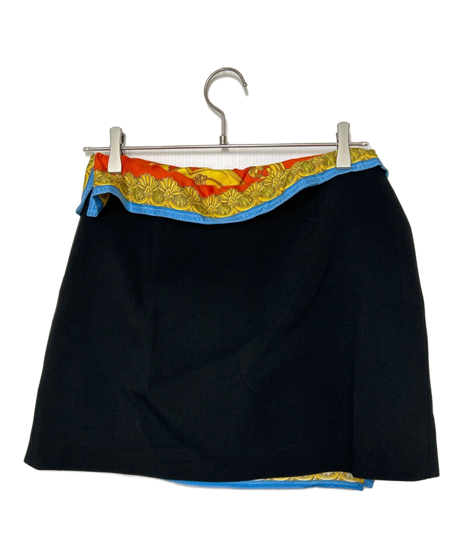 中古・古着通販】GIANNI VERSACE (ジャンニヴェルサーチ) Safety Pin Detail Mini Skirt ブラック  サイズ:40（165/70A)｜ブランド・古着通販 トレファク公式【TREFAC FASHION】スマホサイト