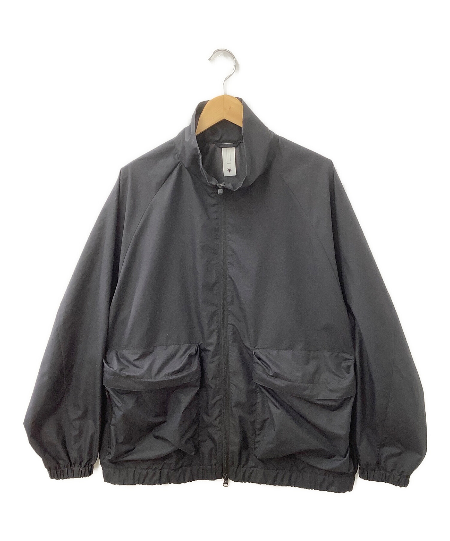 DESCENTE PAUSE (デサントポーズ) STAND COLLAR ZIP UP BLOUSON ブラック サイズ:M