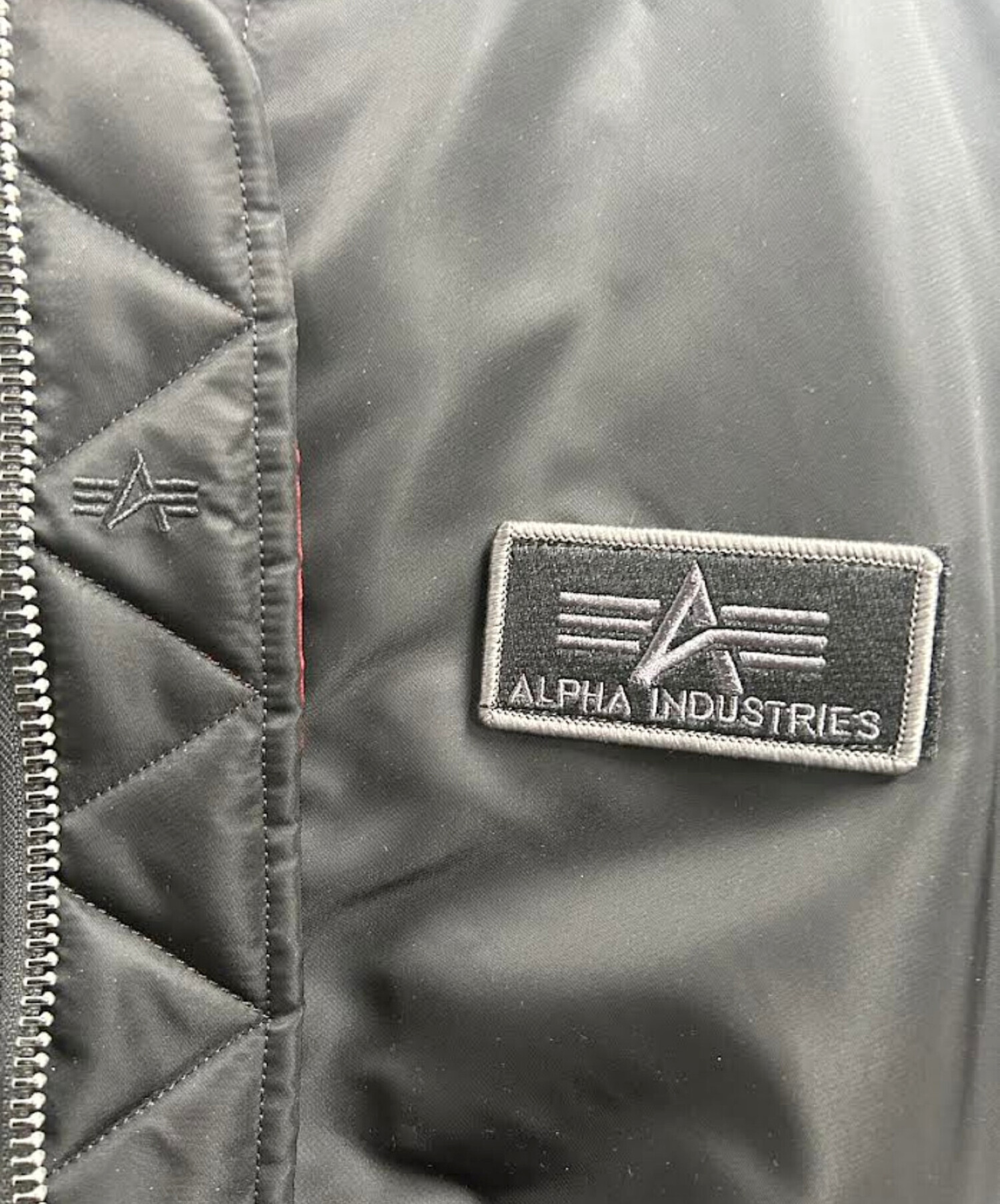 ALPHA INDUSTRIES INC (アルファインダストーリーズ) フライトジャケット ブラック×レッド サイズ:L