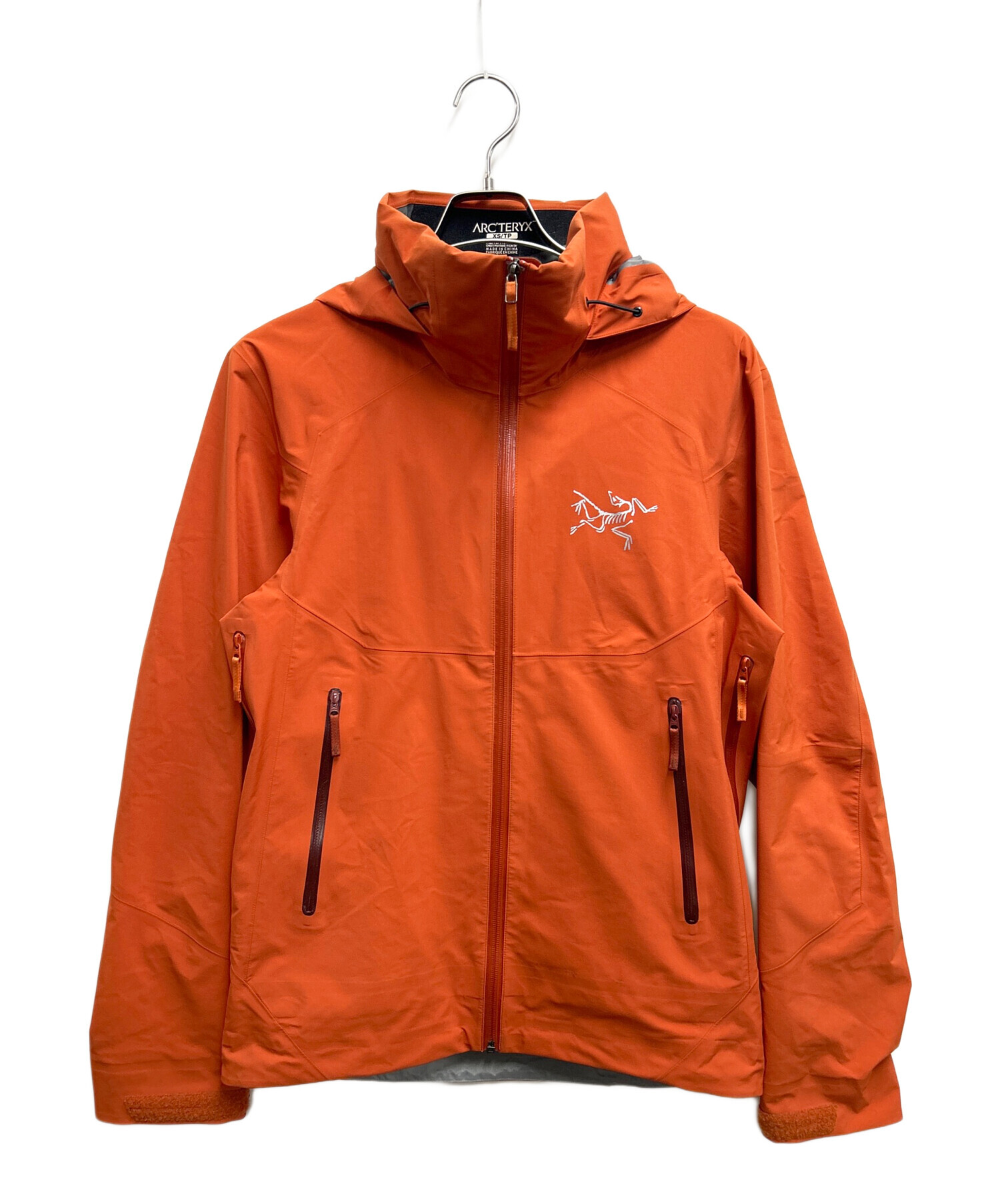 中古・古着通販】ARC'TERYX (アークテリクス) マウンテンパーカー オレンジ サイズ:XS｜ブランド・古着通販 トレファク公式【TREFAC  FASHION】スマホサイト