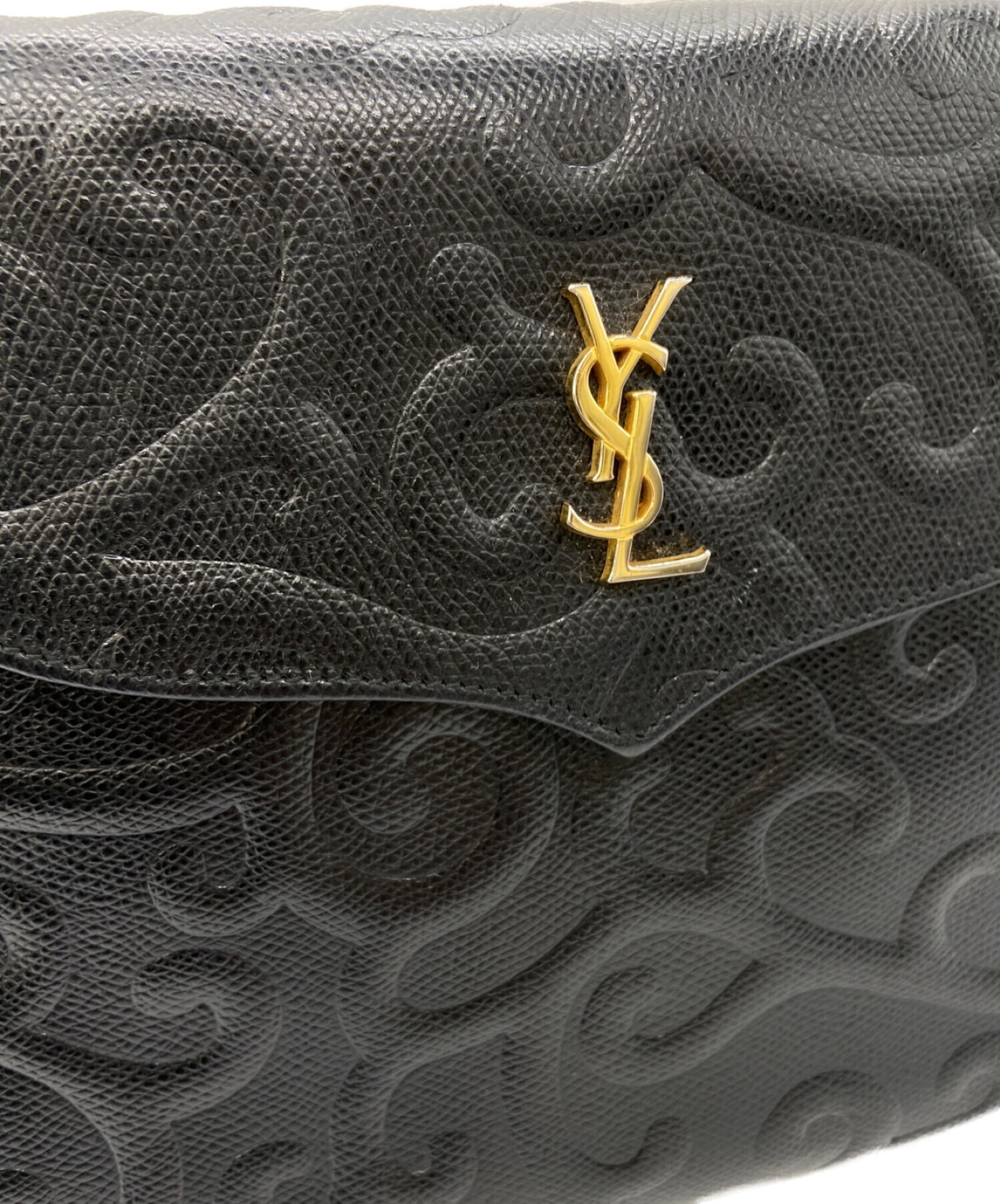 Yves Saint Laurent (イヴサンローラン) 唐草ロゴレザーショルダーバッグ ブラック