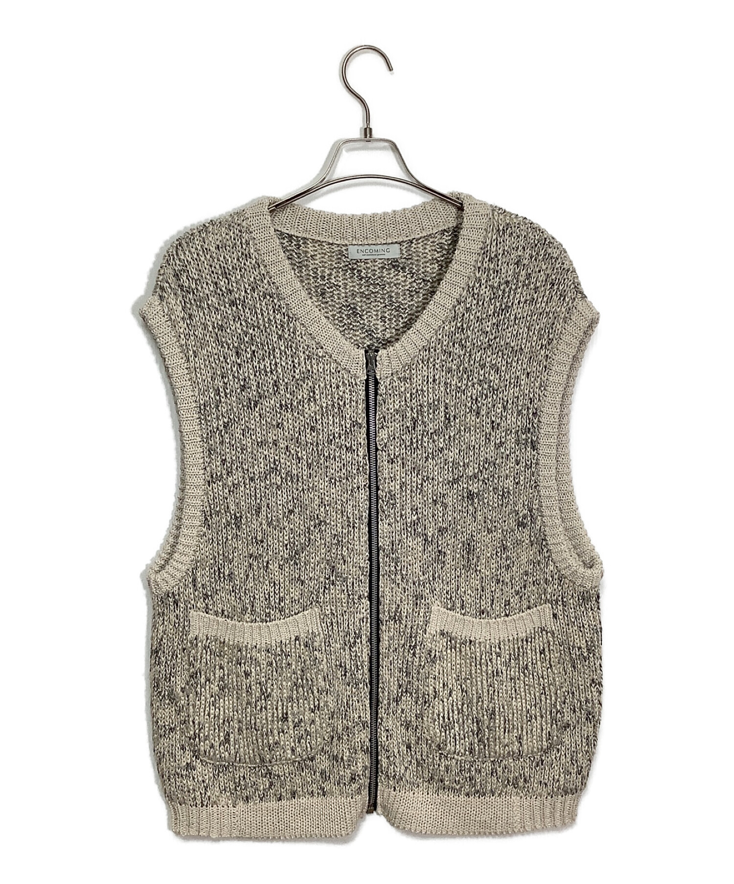 ENCOMING (インカミング) KNITTED TWO POCKET VEST ベージュ サイズ:M