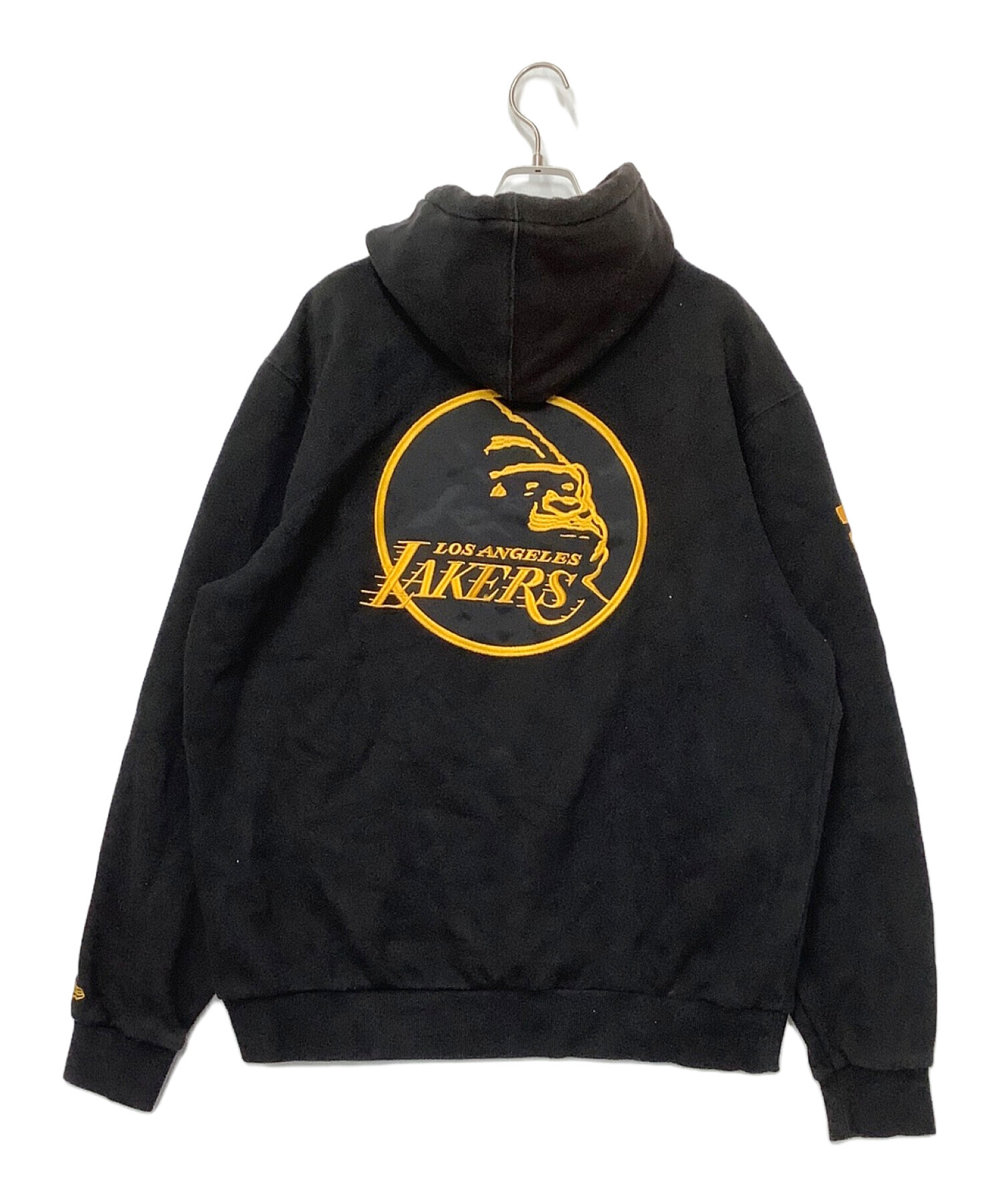 X-LARGE (エクストララージ) New Era (ニューエラ) LAKERS (レイカーズ) プルオーバーパーカー ブラック サイズ:XL