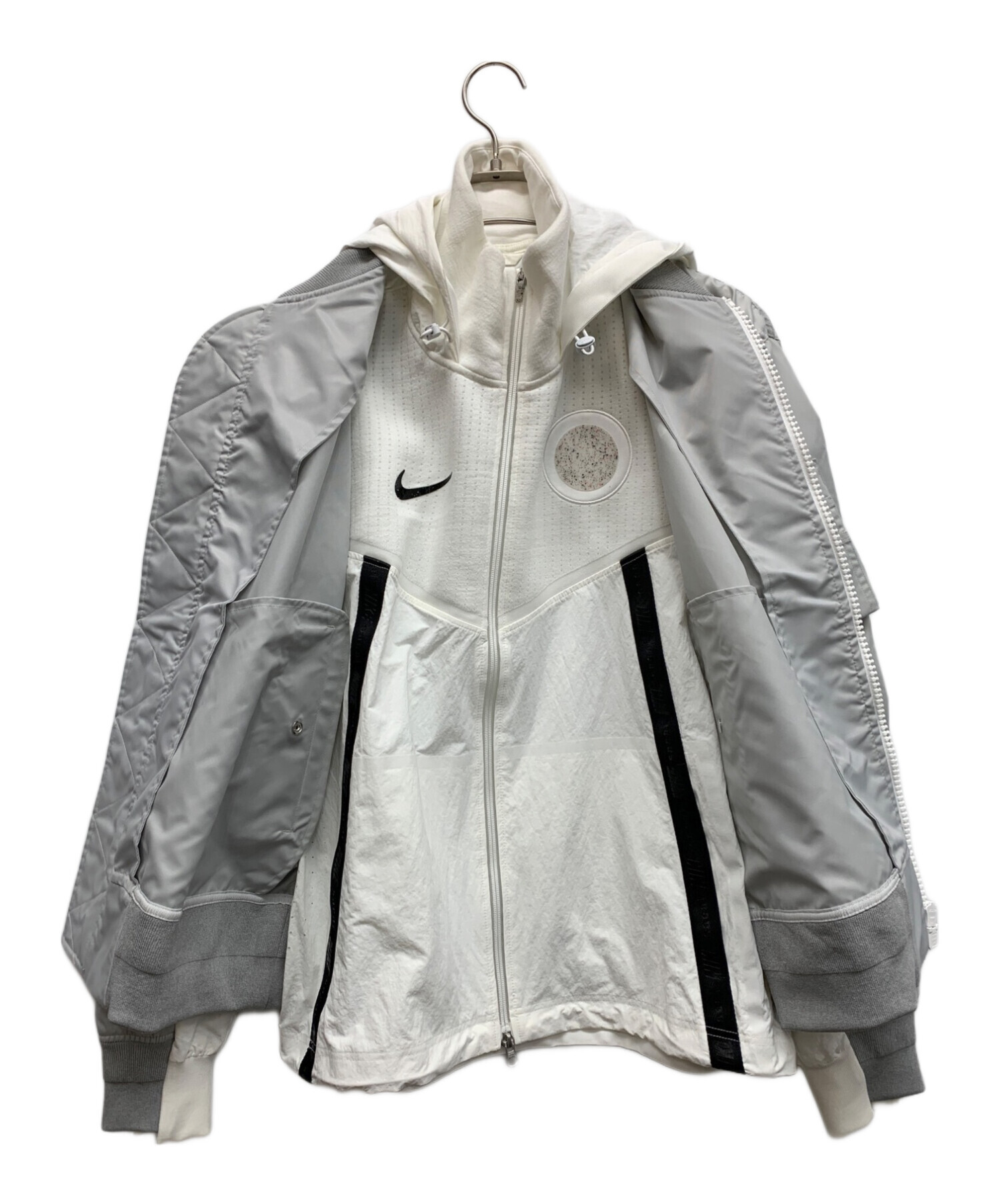 中古・古着通販】NIKE (ナイキ) sacai (サカイ) レイヤードジャケット ホワイト×グレー サイズ:M｜ブランド・古着通販  トレファク公式【TREFAC FASHION】スマホサイト