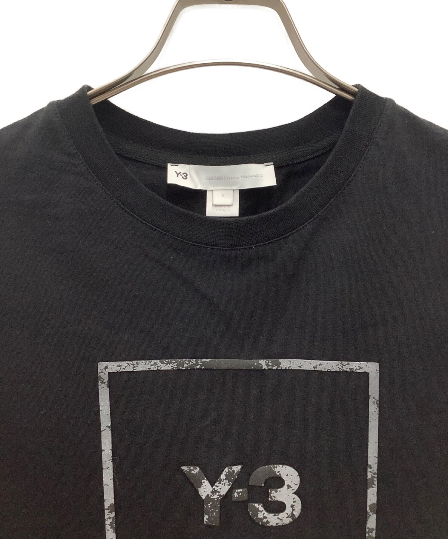 Y-3 (ワイスリー) SQUARE LABEL GRAPHIC SS TEE ブラック サイズ:S