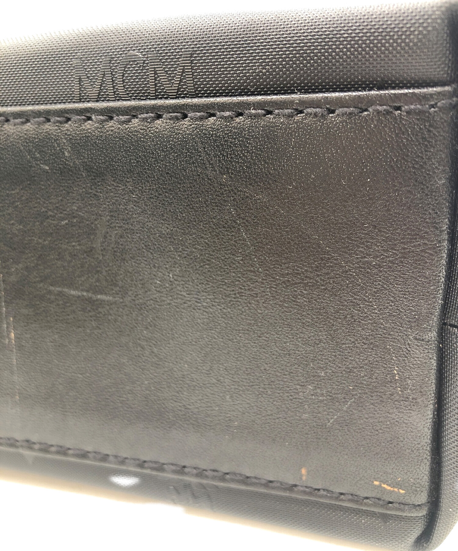 MCM (エムシーエム) チェーンショルダートートバッグ ブラック×ゴールド