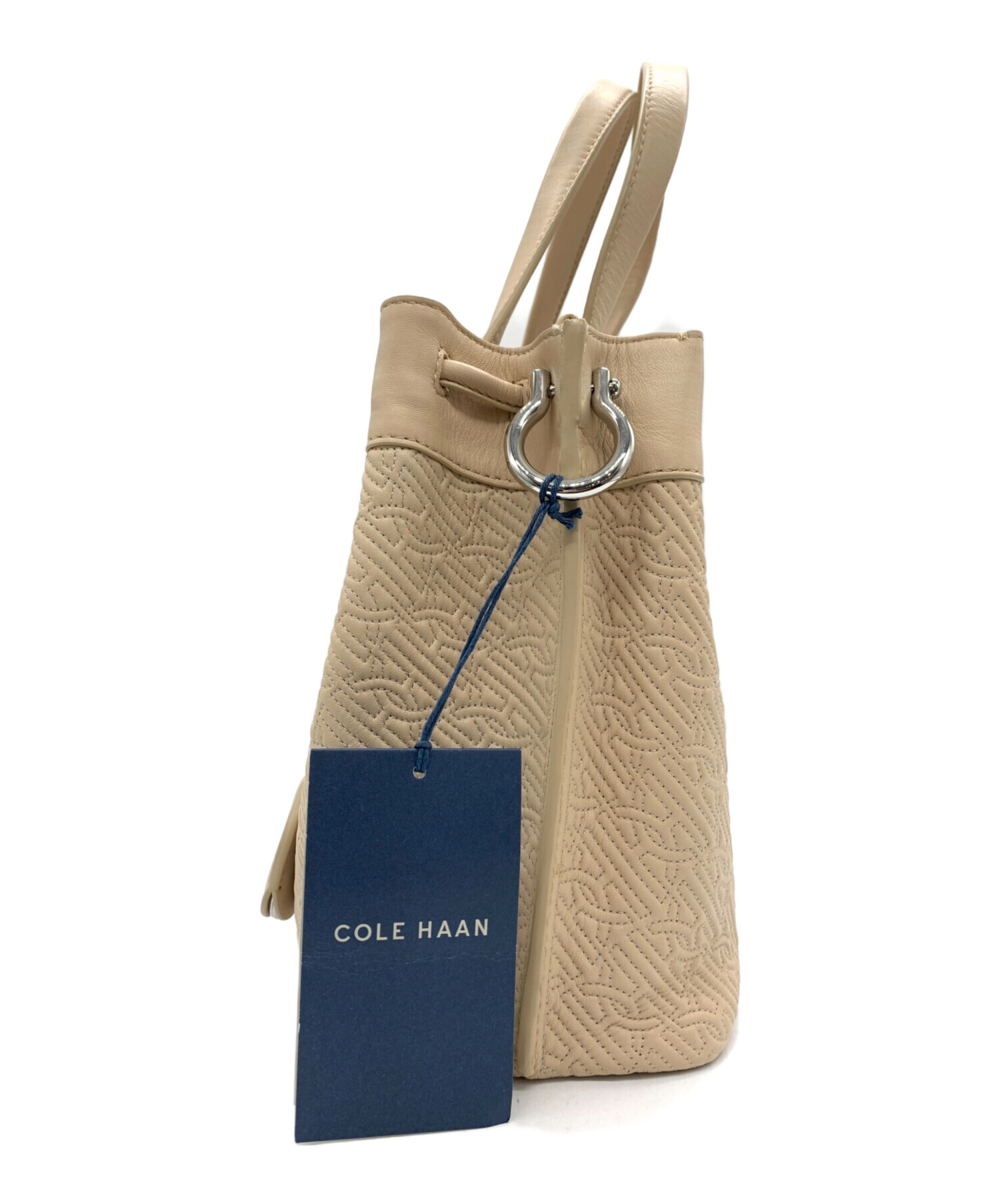 COLE HAAN (コールハーン) キルテッド ロゴ スモール バケット ベージュ