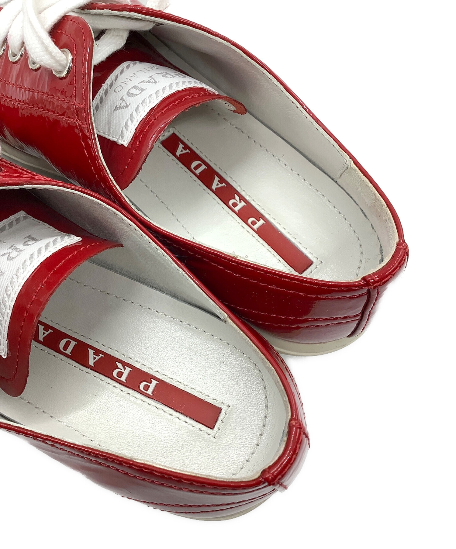 Pradaプラダ 赤 ローファー エナメルヒール高さ2センチ - ローファー/革靴