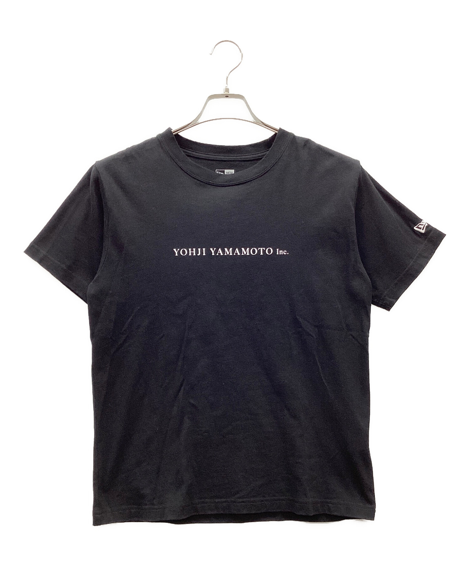 中古・古着通販】New Era (ニューエラ) YOHJI YAMAMOTO (ヨウジヤマモト) Tシャツ ブラック×ホワイト  サイズ:S｜ブランド・古着通販 トレファク公式【TREFAC FASHION】スマホサイト