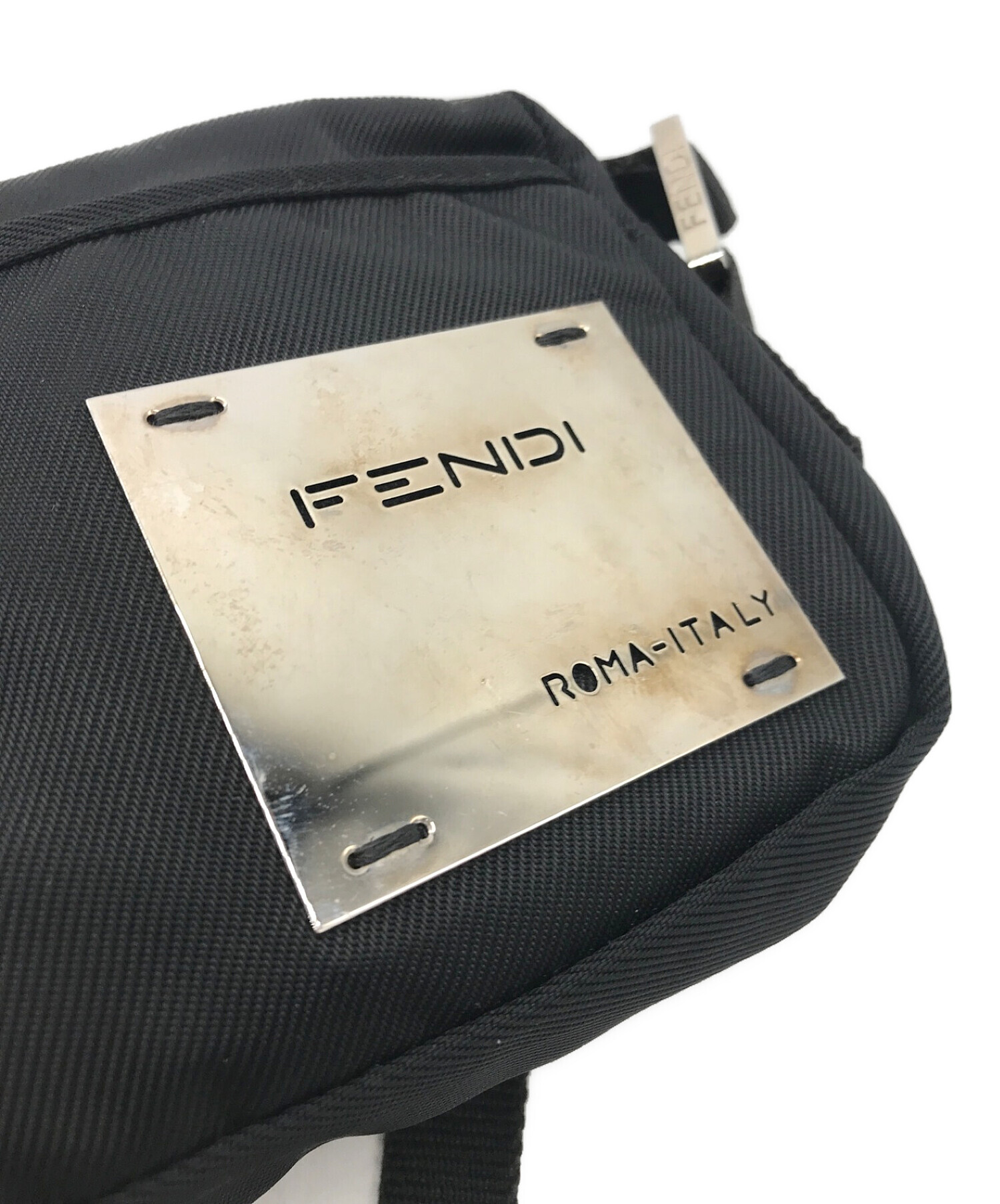 金沢は激しい雪で FENDI ショルダーバッグ ナイロン ロゴプレート