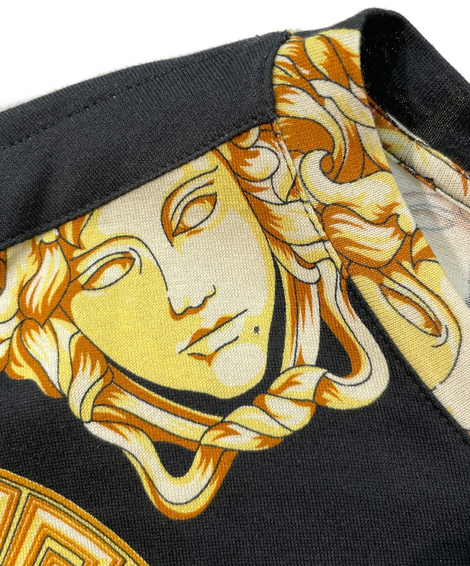 VERSACE (ヴェルサーチ) メデューサロゴTシャツ ブラック×ゴールド サイズ:M