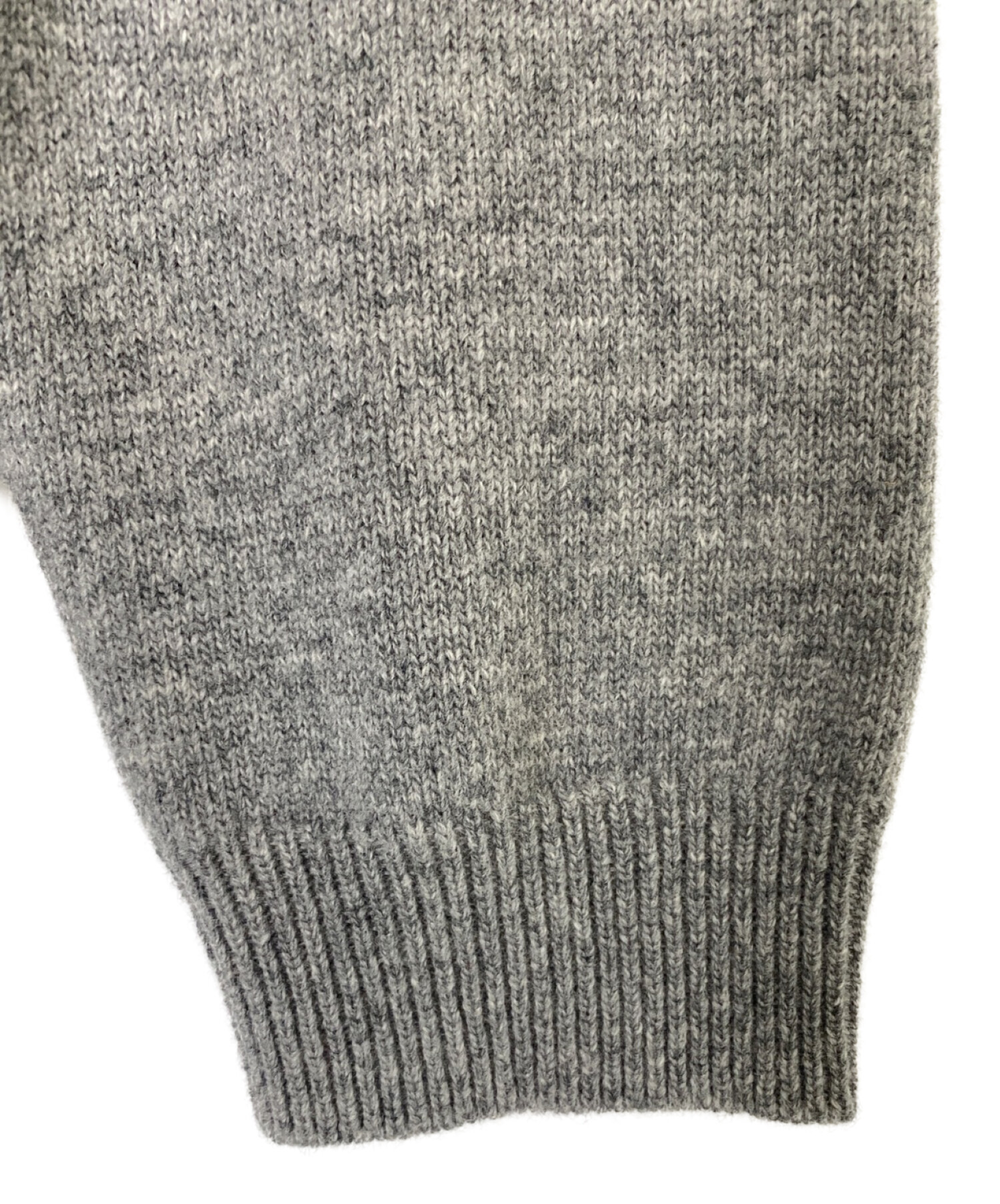 ルイヴィトン　ニット　セーター　グレー　灰色　ワッペン　エンブレム　刺繍