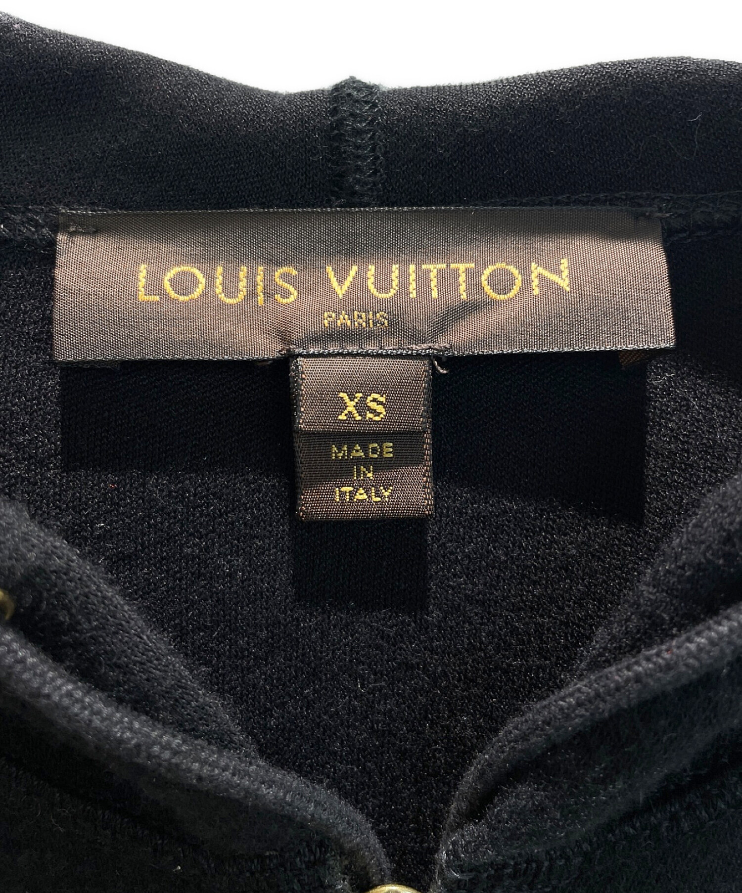 Louis Vuitton Eşarp Louis Vuitton Eşarp / Fular %20 İndirimli - Gardrops