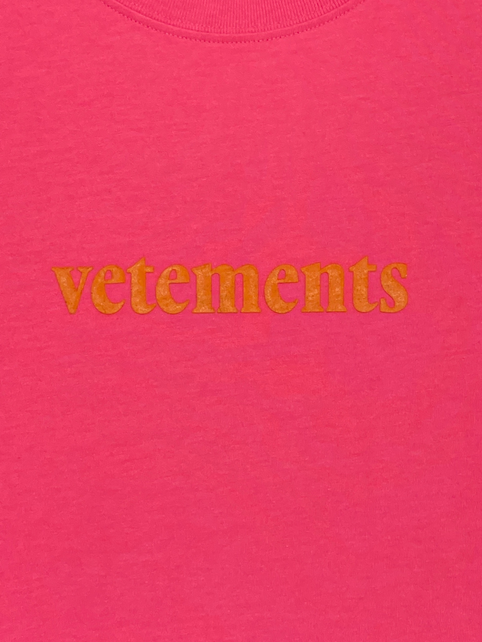 中古・古着通販】VETEMENTS (ヴェトモン) バーコードパッチロゴ プリントTシャツ ショッキングピンク サイズ:S｜ブランド・古着通販  トレファク公式【TREFAC FASHION】スマホサイト