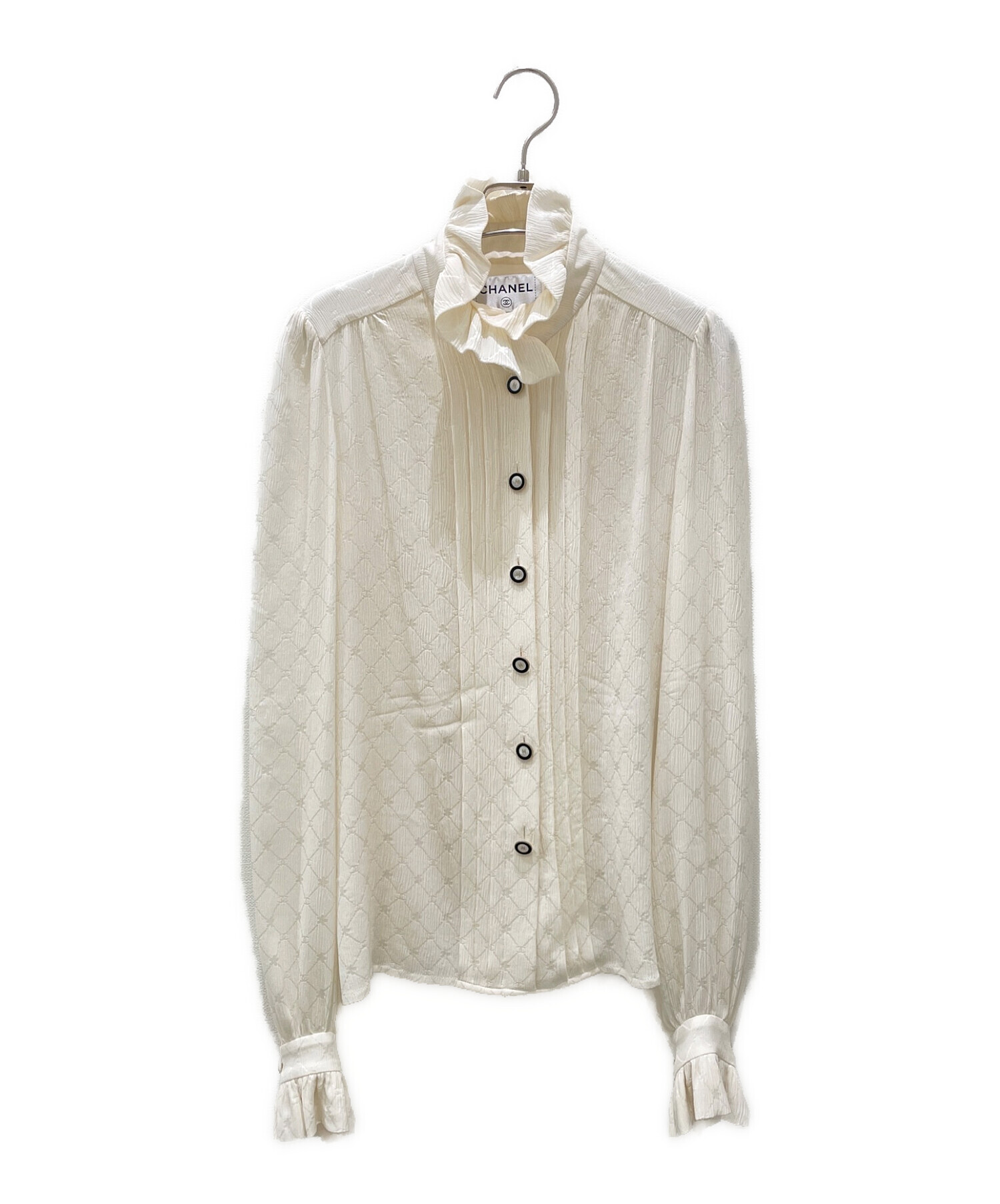 中古・古着通販】CHANEL (シャネル) Coco Button Silk Blouse ホワイト サイズ:34｜ブランド・古着通販  トレファク公式【TREFAC FASHION】スマホサイト