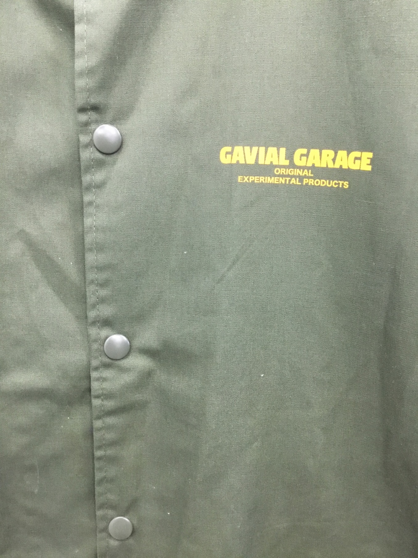 GAVIAL GARAGE (ガヴィルガレージ) MESSAROUND コーチジャケット カーキ サイズ:L