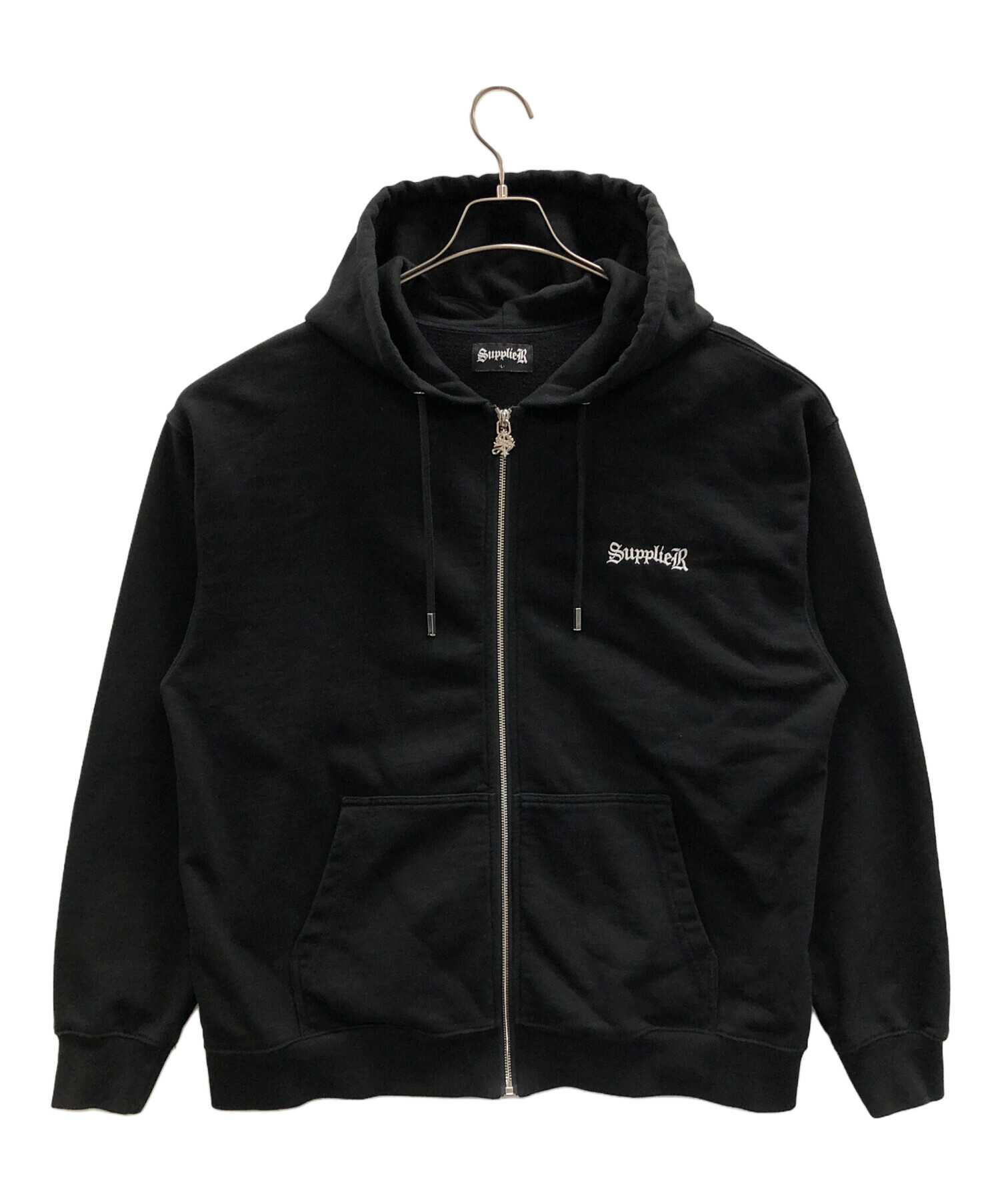 SUPPLIER (サプライヤー) ジップパーカー Boxy Fit Cross Logo Zip Hoodie（ボクシー フィット クロス ロゴ  ジップ フーディ） ブラック サイズ:L