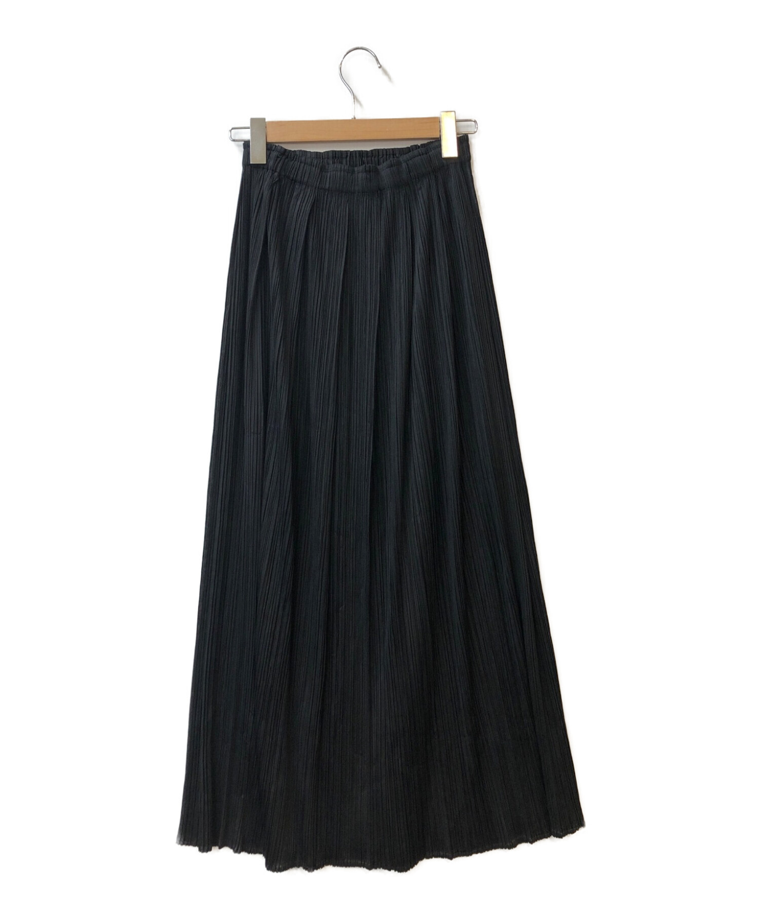10,780円プリーツプリーズ　スカート　サイズ３　黒