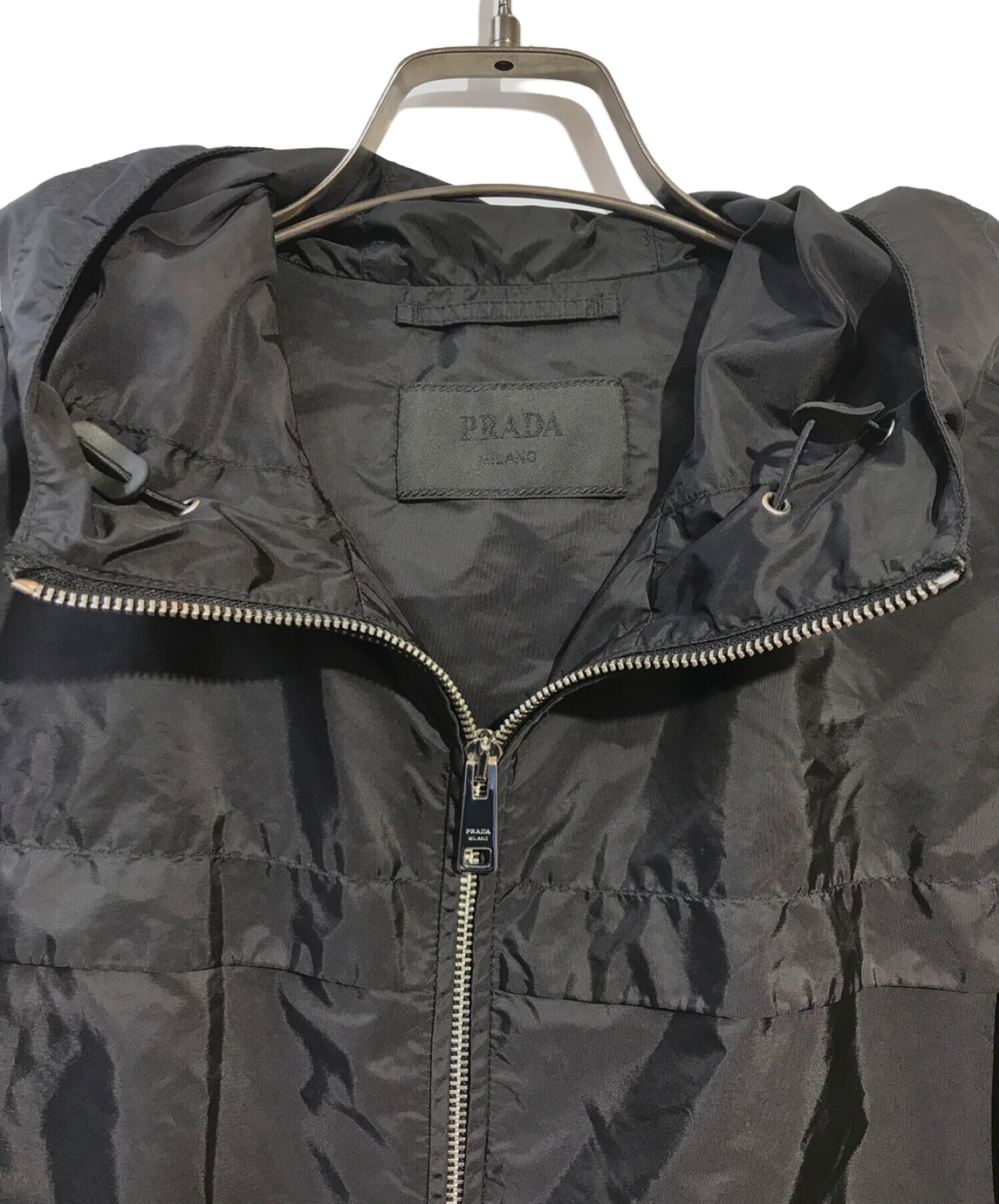 中古・古着通販】PRADA (プラダ) 三角ロゴナイロンジャケット ブラック サイズ:48｜ブランド・古着通販 トレファク公式【TREFAC  FASHION】スマホサイト