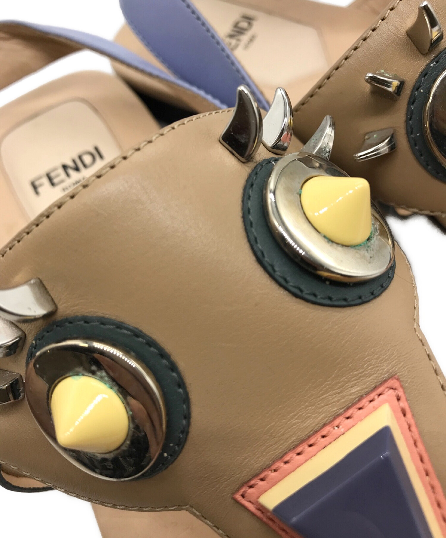 中古・古着通販】FENDI (フェンディ) モンスターチャームスタッズサンダル ベージュ サイズ:35｜ブランド・古着通販  トレファク公式【TREFAC FASHION】スマホサイト