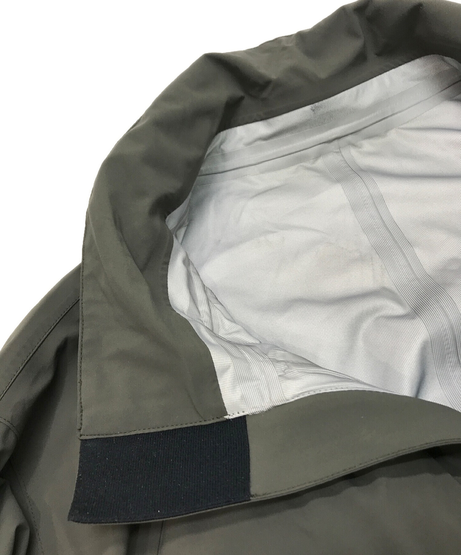 koti BEAUTY&YOUTH (コティ ビューティアンドユース) PERTEX SHIELD MULTI POCKET STAND COLLAR  JACKET オリーブ サイズ:S