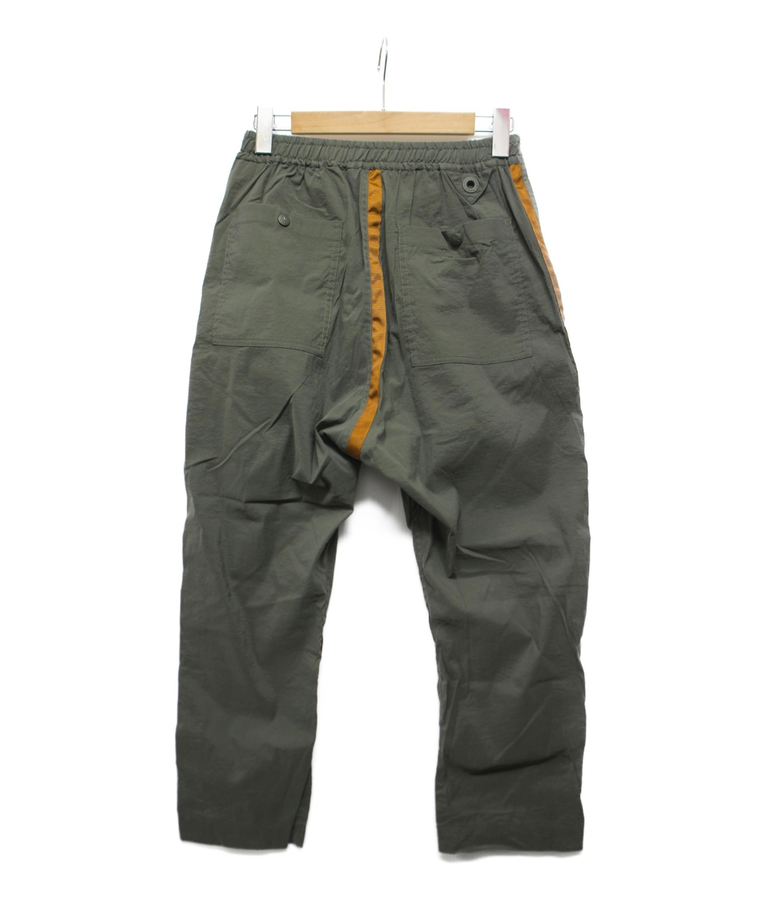 WHITE MOUNTAINEERING (ホワイトマウンテニアリング) STRETCHED TAPERED PANTS オリーブ WM2071416